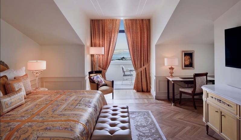 PREMIER CLUB BEDROOM